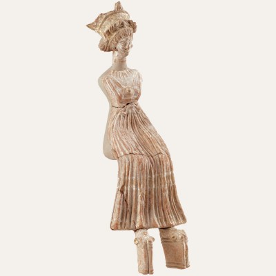 Πήλινη κούκλα που φορά θεατρικό προσωπείο και κοθόρνους, 1ος αι. π.Χ., Αρχαιολογικό Μουσείο Δήλου.